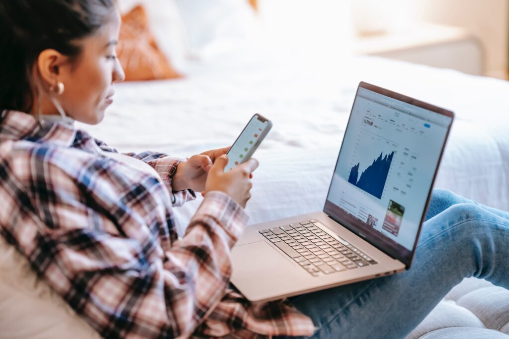 Top 4 Ways Technology Can Help You Spend Less Money