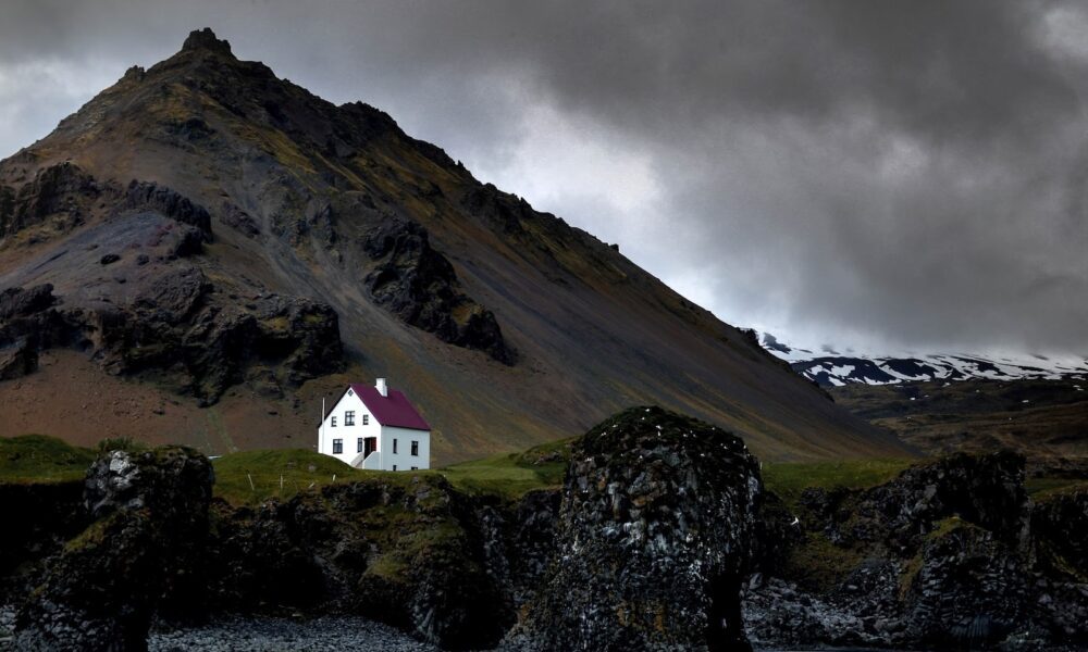 5 Books That Will Inspire You To Visit Iceland - Vimarsana News
