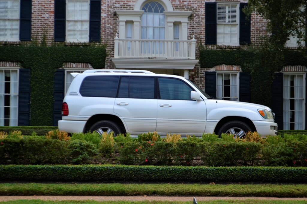 SUVs and Trucks vs Sedans: How Vehicle Size Affects Wheel Alignment and Tire Wear