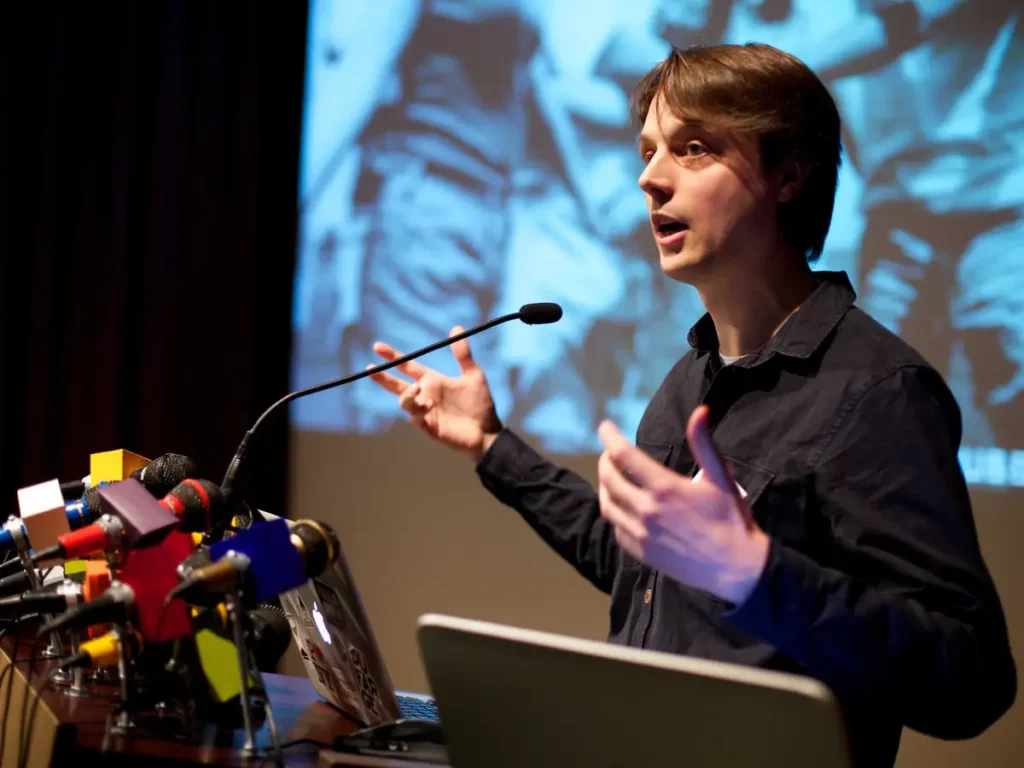 Unlocking the Art of Eloquence: How to Start a Speech that Captivates Your Audience