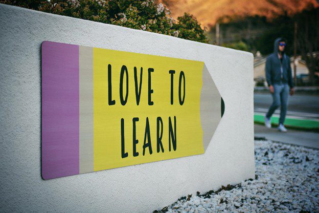 The Role of Technology in Enhancing Education in Dubai - Vimarsana News