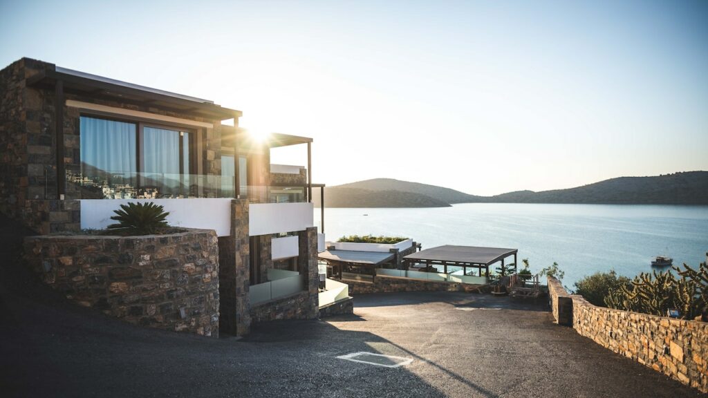 7 Essential Tips to Consider Before Purchasing Real Estate