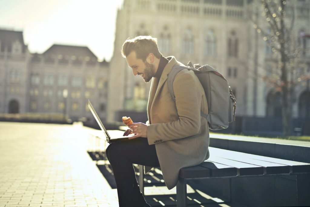 How to Build a Career as a Digital Nomad – 5 Jobs You Can Do Anywhere in the World