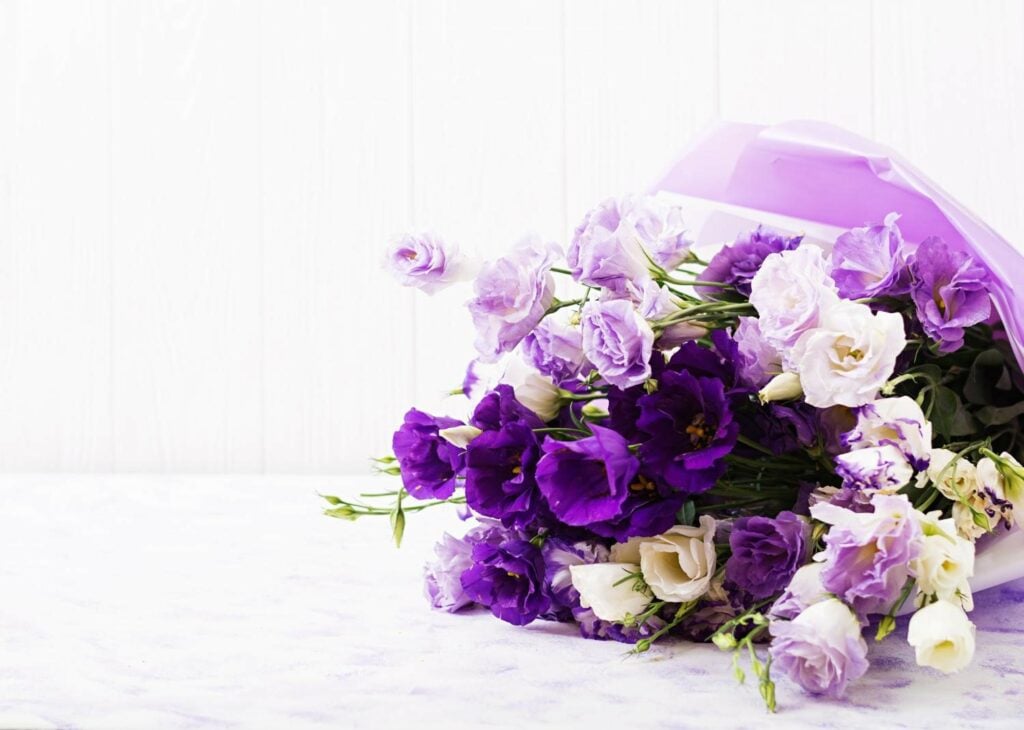 8 Romantic Flower Bouquets to Win Any Heart