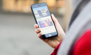 What is an employee communication app?