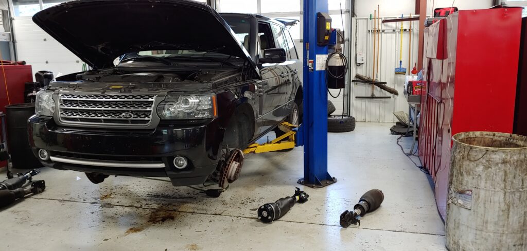 The Craft of Range Rover Repair in Dubai