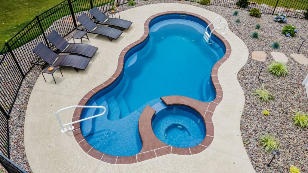 10 Ways a Swimming Pool Renovation