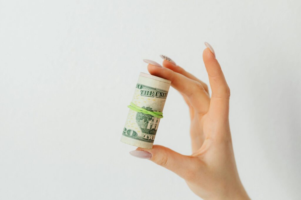 How to Navigate the Challenge of Cutting Down On Unnecessary Expenses Without Sacrificing Happiness