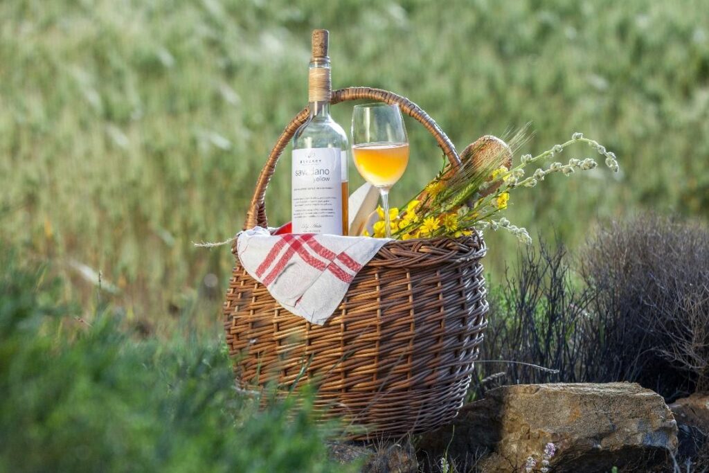 The Art of Gifting: Curated Wine Hampers for Special Moments