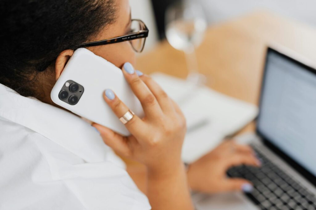 AI in Crisis Communication: 18 Key Insights from Business Leaders