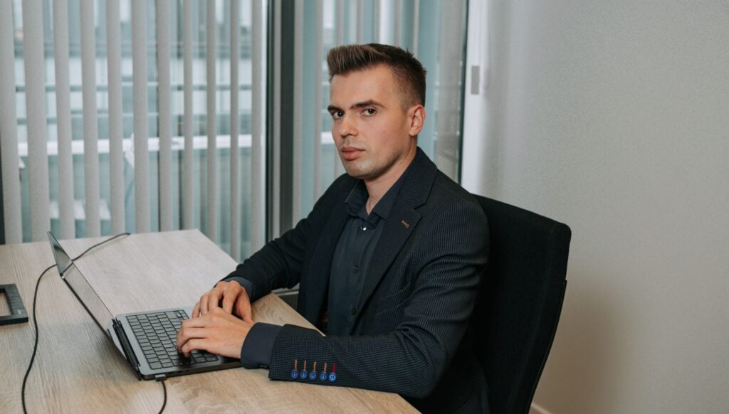 AI-powered maritime logistics solutions for global shipping