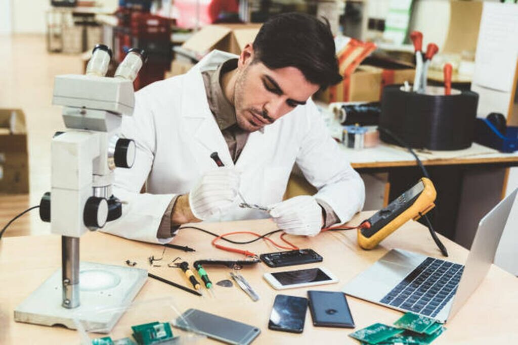 Technician selecting mobile phone repair tools and accessories from an online wholesale store