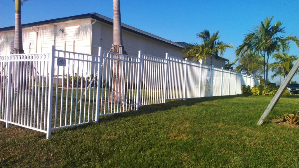 Choosing the Right Aluminum Fence in South Florida: A Homeowner’s Guide