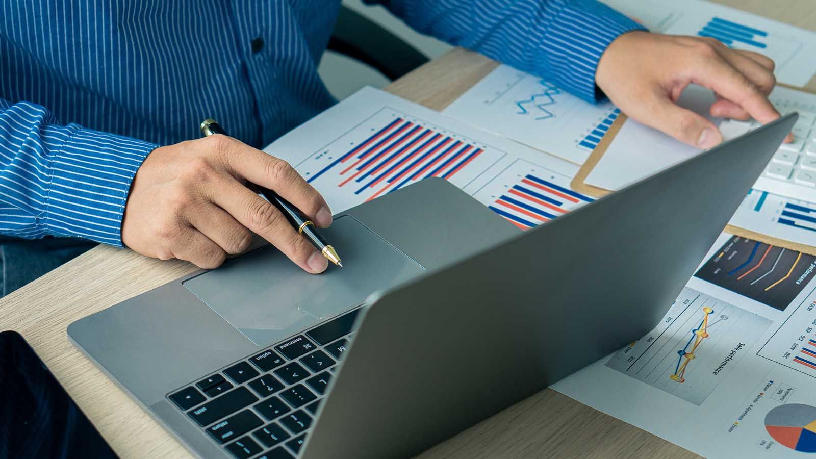 How Fleet Cards Simplify Fuel and Expense Management for Businesses