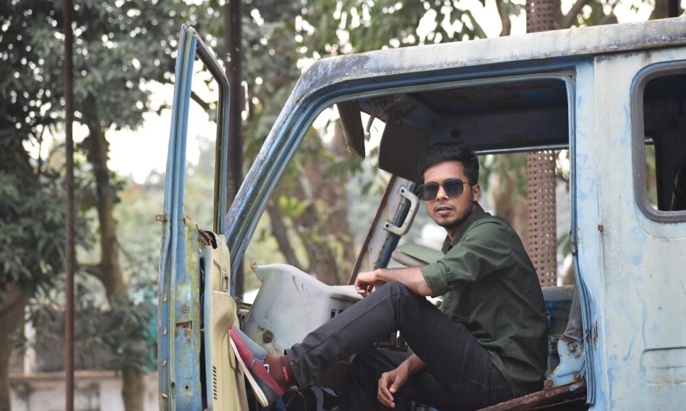 Travel Smarter: 12 Essential Tech Gadgets Every Modern Tr...