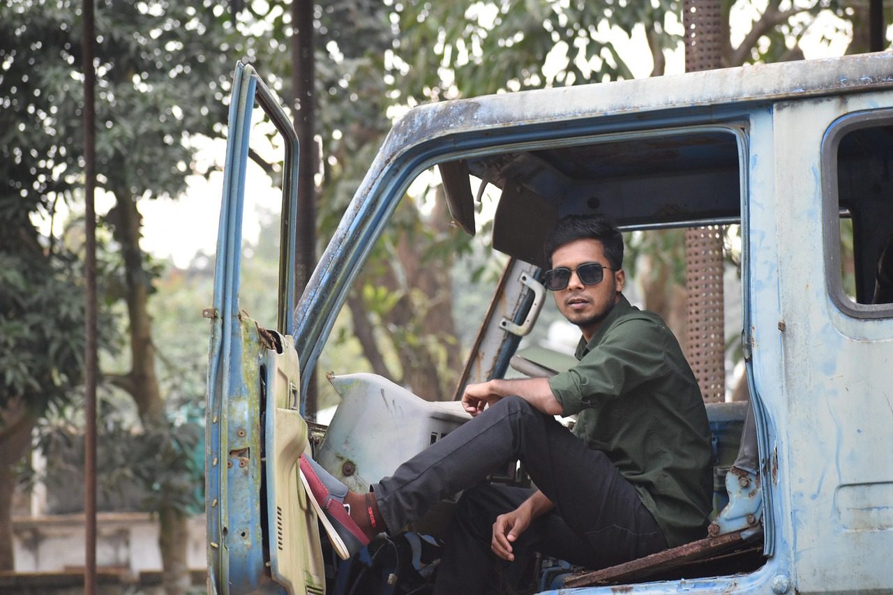 Travel Smarter: 12 Essential Tech Gadgets Every Modern Traveler Should Pack