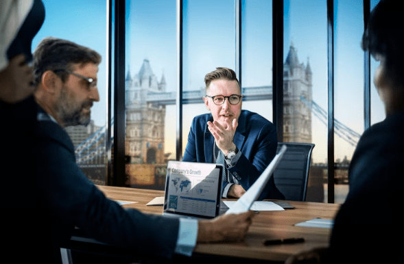 क्यों हांगकांग अभी भी व्यापार बैंकिंग की वैश्विक भाषा बोलता है