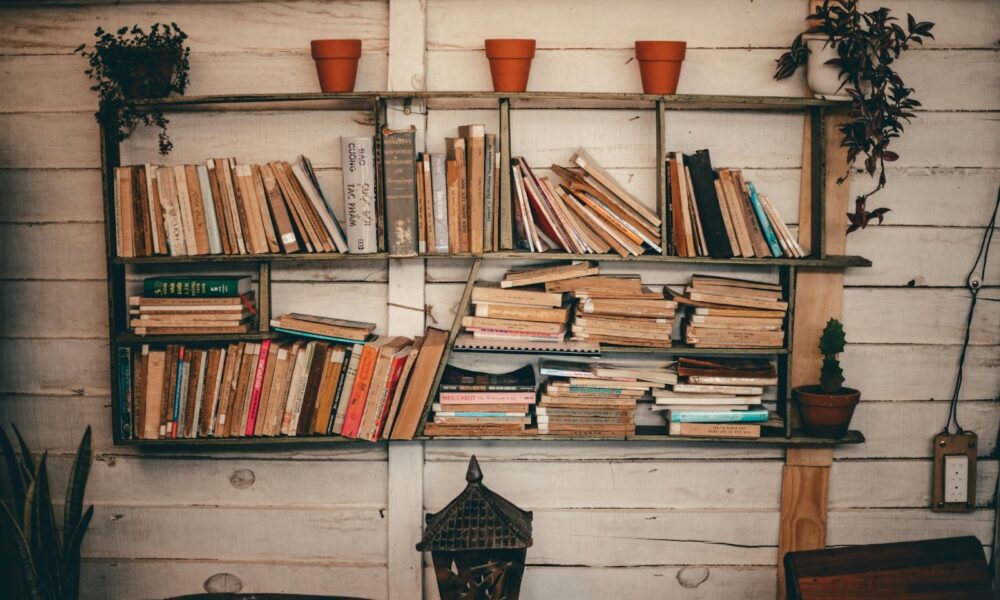 7 Best Hybrid Book Publishers in the USA for 2026: Where Professional Publishing Meets Author Control