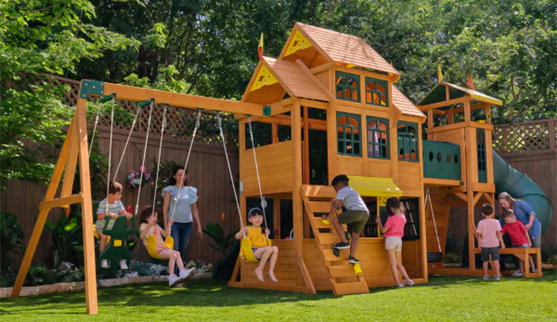 When Is the Best Time of Year to Buy a Swing Set?