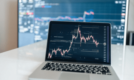 Only 7 Days Left in Stage 2: ZKP Crypto Pulls Traders in Droves as LINK Remains Range-Bound and Hyperliquid Holds Steady