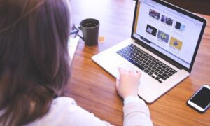 How to Stay Safe While Browsing