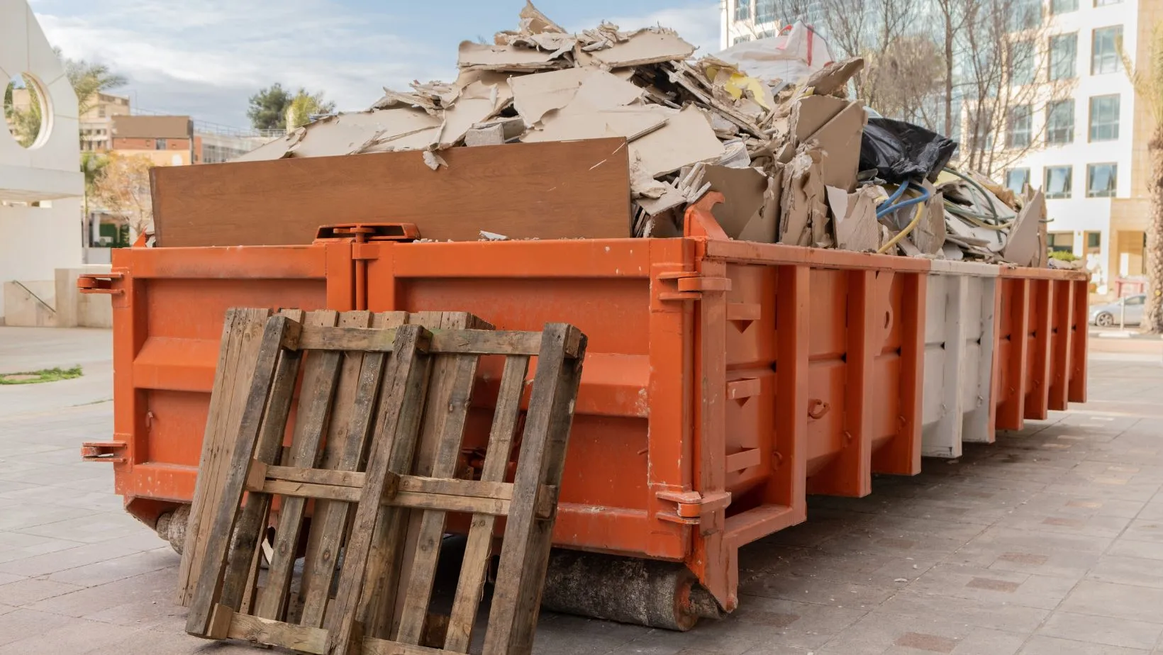 Roll Off Dumpster Rental: Efficient Waste Management Solutions for Residential and Commercial Projects