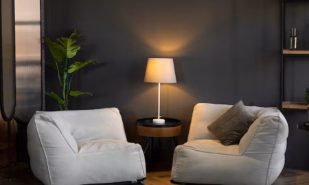 Choosing the Right Hotel Table Lamps for Guest Rooms, Suites, and Public Spaces