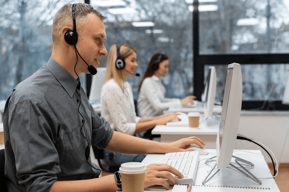 From Paper to Pocket: The Mobile Takeover of Field Service Management