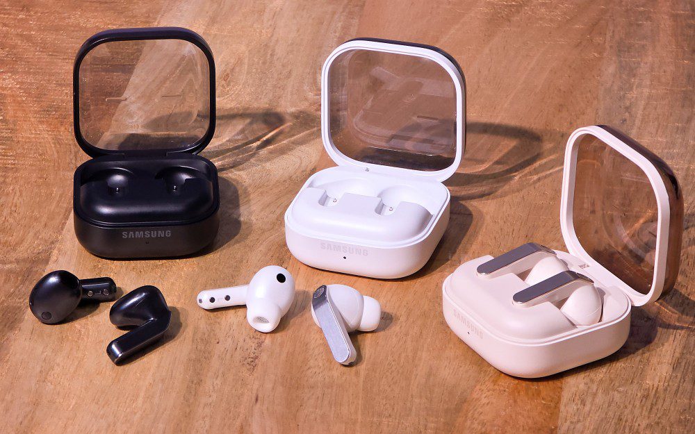 Galaxy Buds 4: White vs Black A Stylish Sound Experience