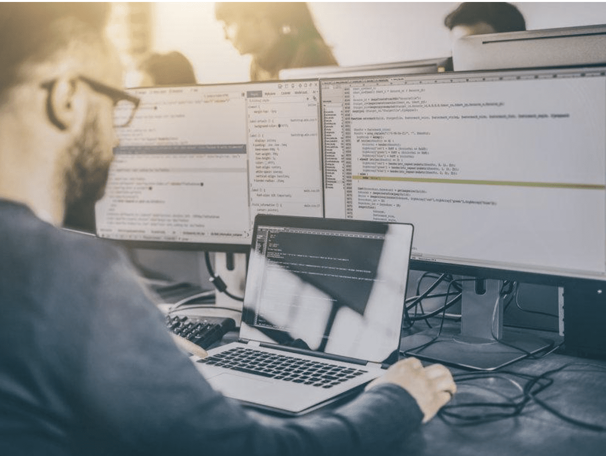 How Custom Software Development Improves Supply Chain Efficiency