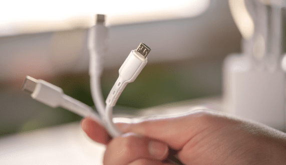 The Evolution of Apple Charging Cables: Choosing the Best iPhone Charging Cable and iPhone Charger
