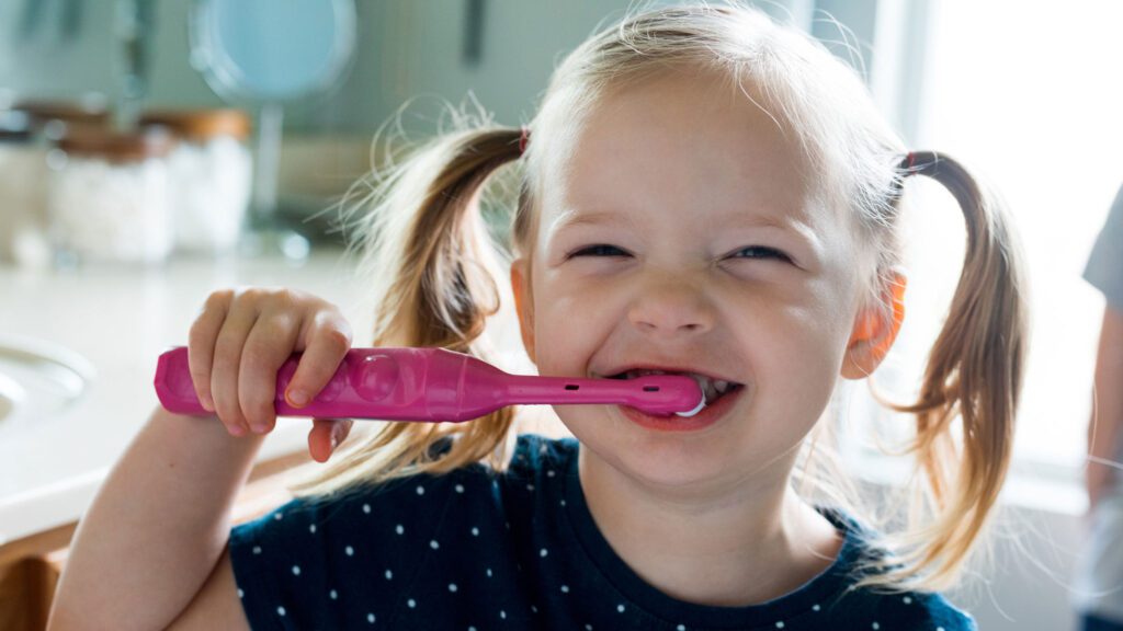 Kids Brush With an Electric Toothbrush