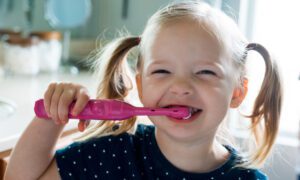 Kids Brush With an Electric Toothbrush