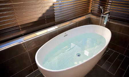 Best Bathtub Materials for Modern Homes