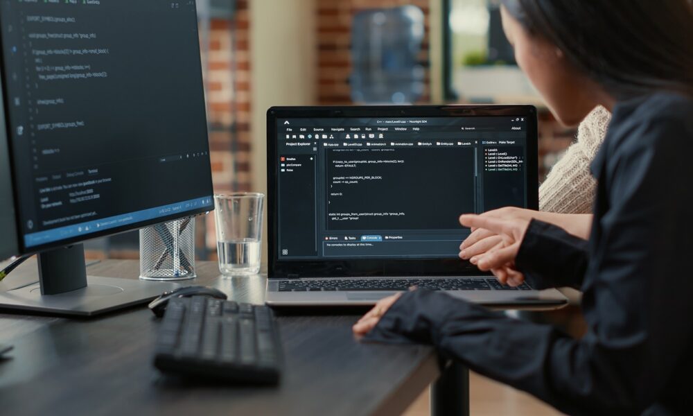 Belitsoft Reviews PHP Development Outsourcing in Kansas: Benefits, Risks, and Trends