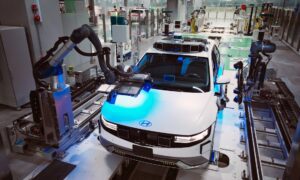 Digital twin technology concept showing virtual and physical manufacturing systems converging in smart factory environment