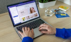 Create a memorable shopping experience that boosts conversions and customer loyalty