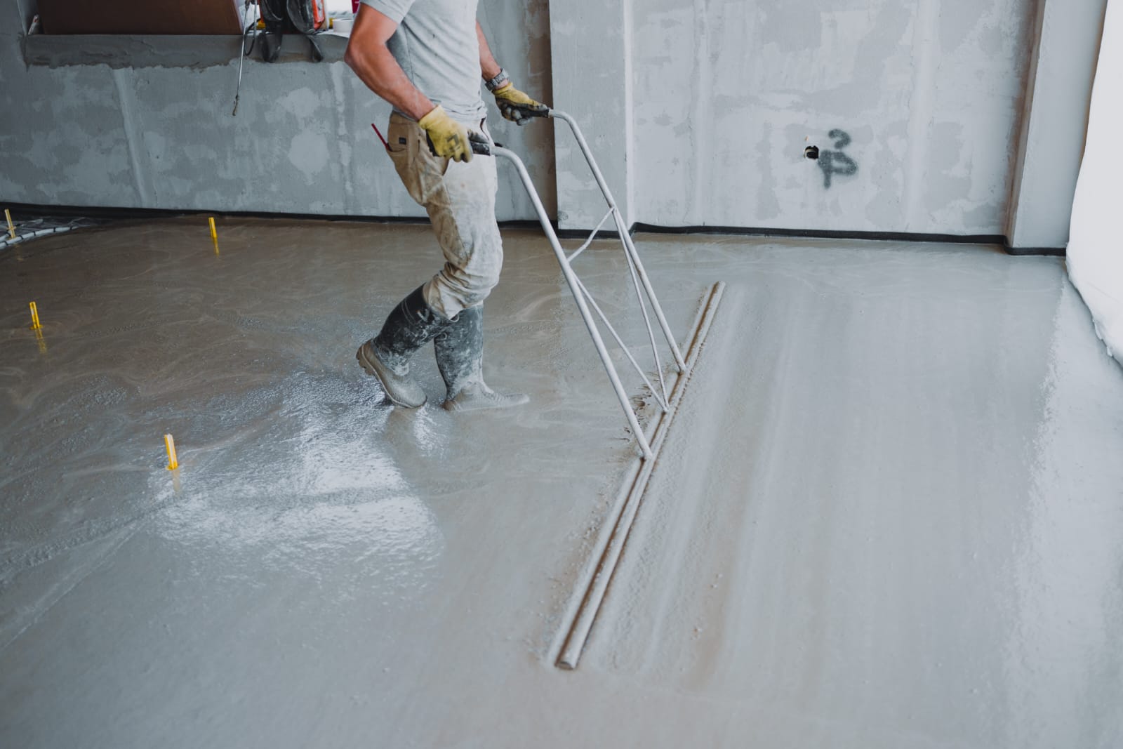 self leveling screed suppliers, supplier for construction materials in the UAE