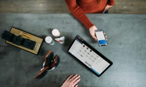 Ecommerce entrepreneur analyzing social commerce trends and digital retail growth strategies