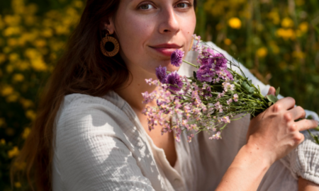 Authentic Unposing: Why Isabelle Bataglin Rejects the “Plastic Portrait”