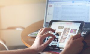 WordPress hosting and website builder comparison for modern business websites