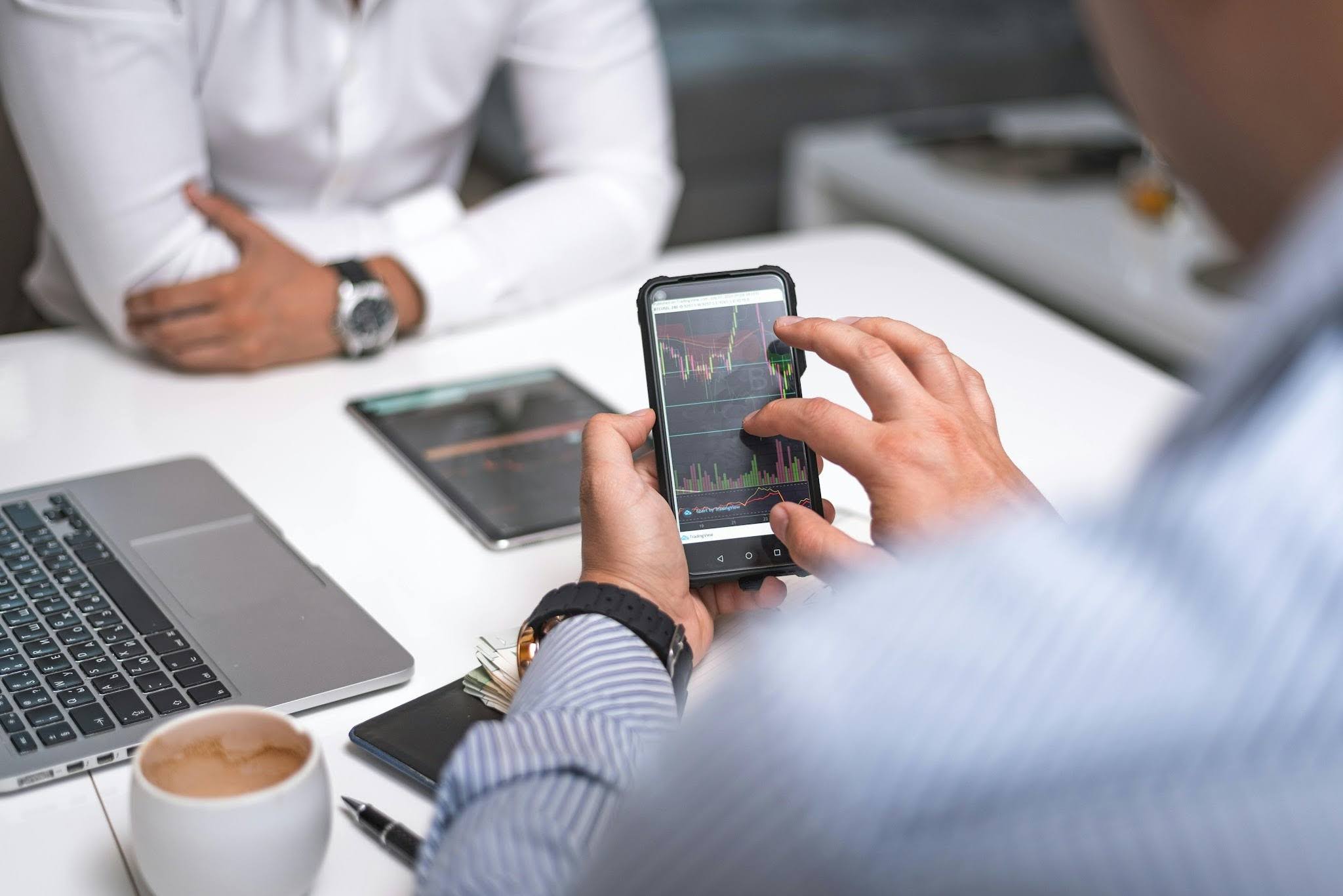 How Fintech Is Transforming the Online Industry