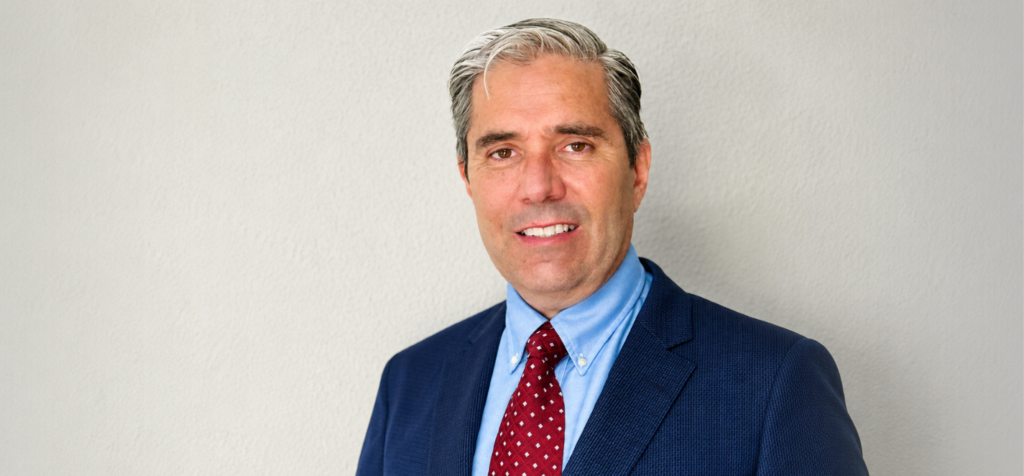 In this interview, Santos Fernández discusses the operational realities of retail transformation, the challenges facing independent businesses in modern consumer markets, and the leadership principles required to build organizations capable of adapting to technological and competitive disruption.