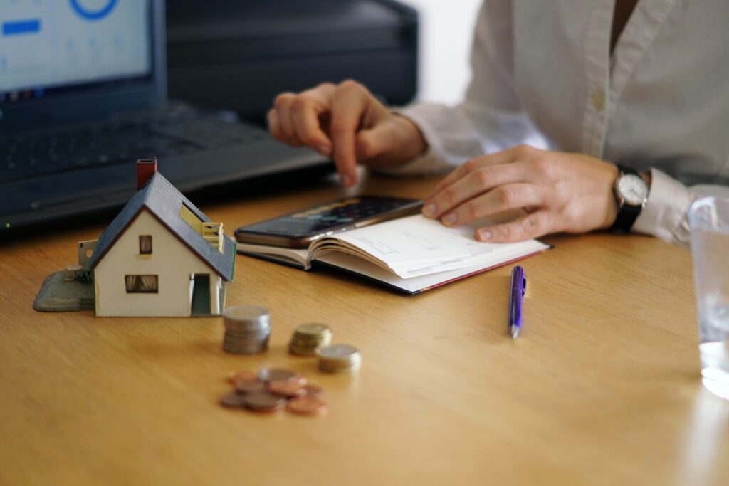 Best rent payment reporting service comparison showing IdentityIQ vs. LevelCredit for building credit with rent payment reporting.