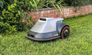 Robot Lawn Mowers Handle Large Properties