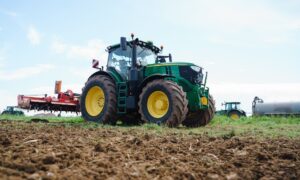 When to Hire a Tractor Trailer Accident Lawyer After a Crash