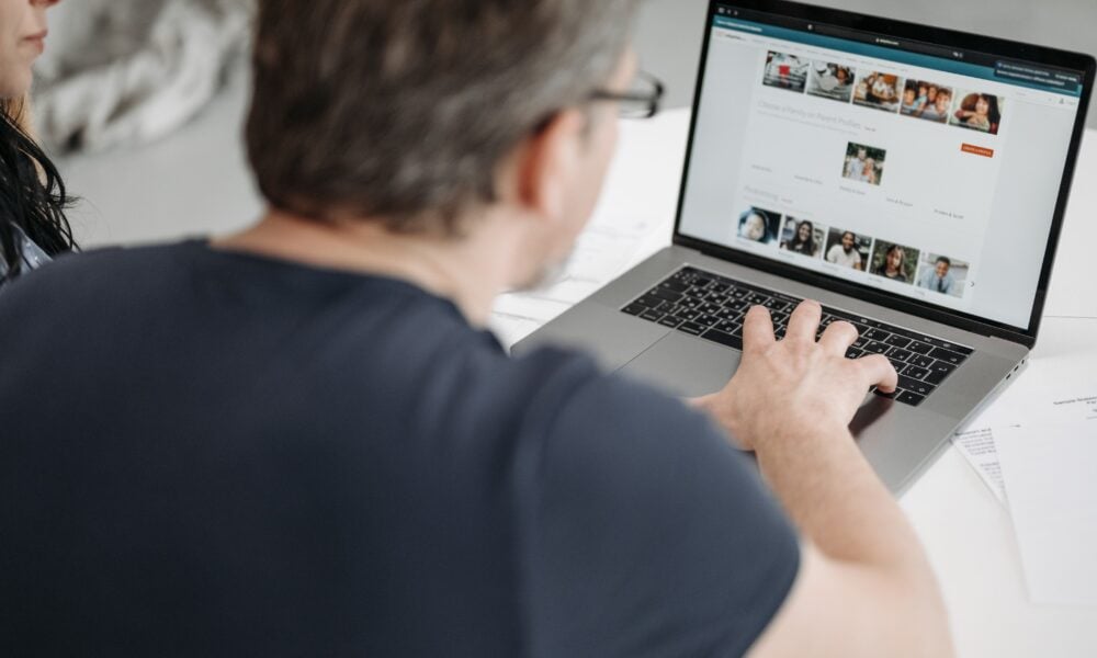 How Journalists Can Vet Experts Faster as Fake Sources Spread